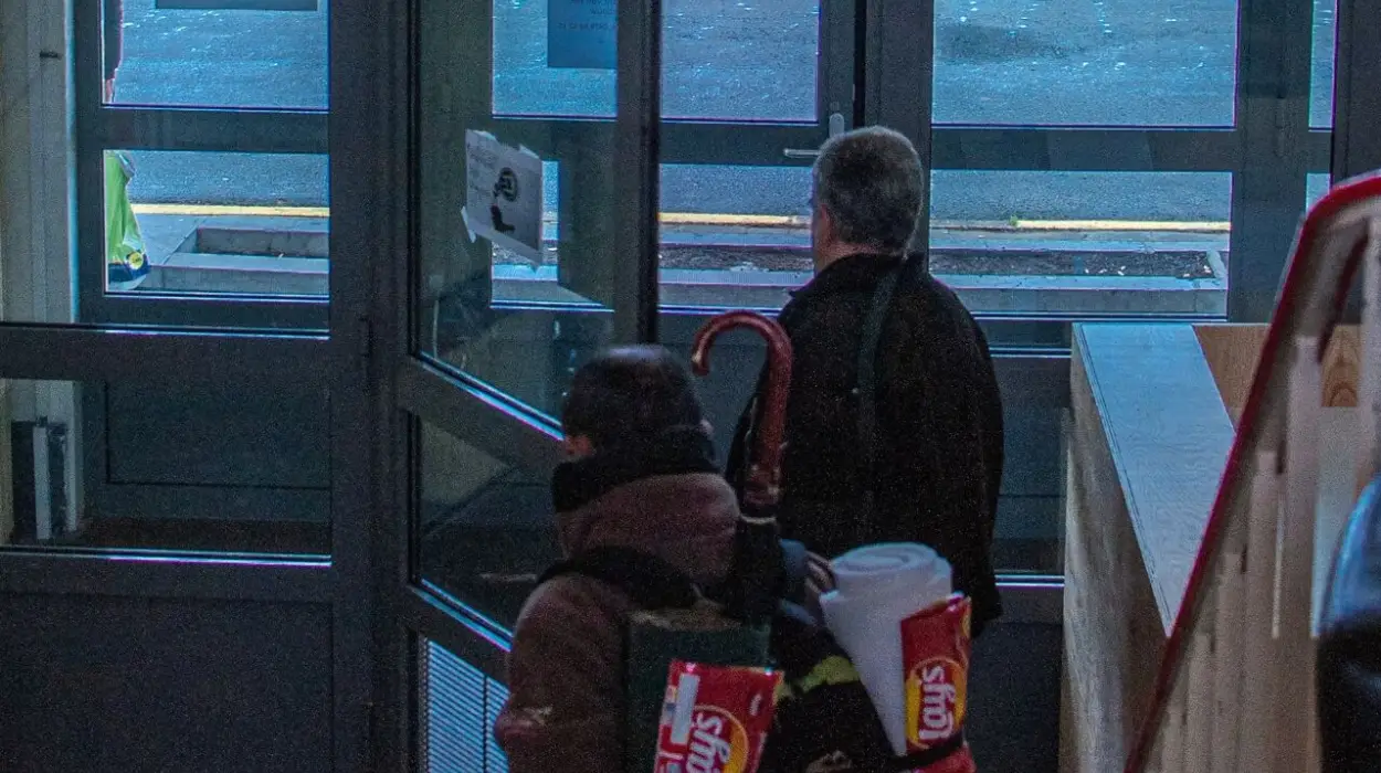 Antwerp Opens Winter Shelter with 44 Beds Amidst Asbestos Crisis