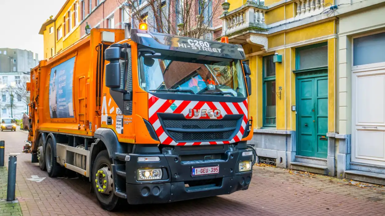 Antwerp to Launch Nighttime Garbage Collection on January 1, 2025, to Alleviate Traffic