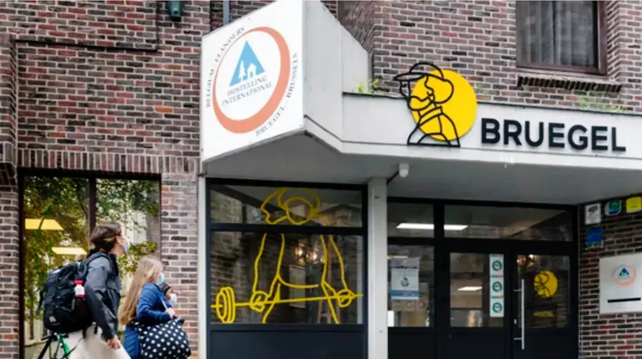 Brussels Hostel Cancels Israeli Tourist’s Reservation; JID Pursues Legal Action Over Antisemitism Allegations