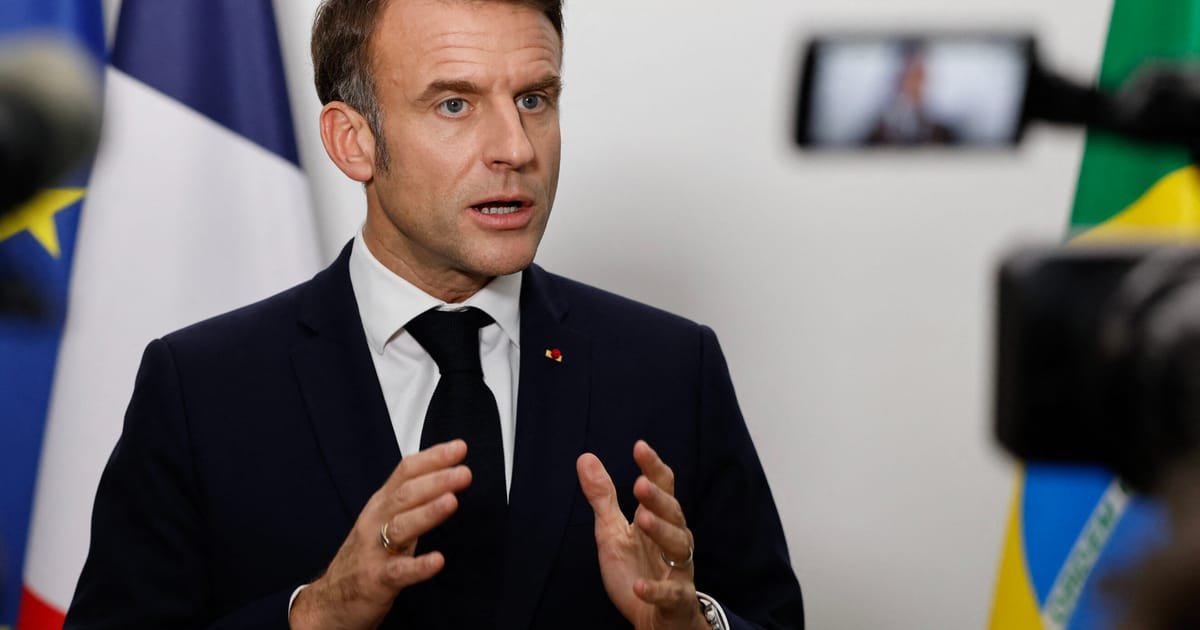 Macron Calls on Putin to ‘Act Reasonably’ Regarding Nuclear Weapons