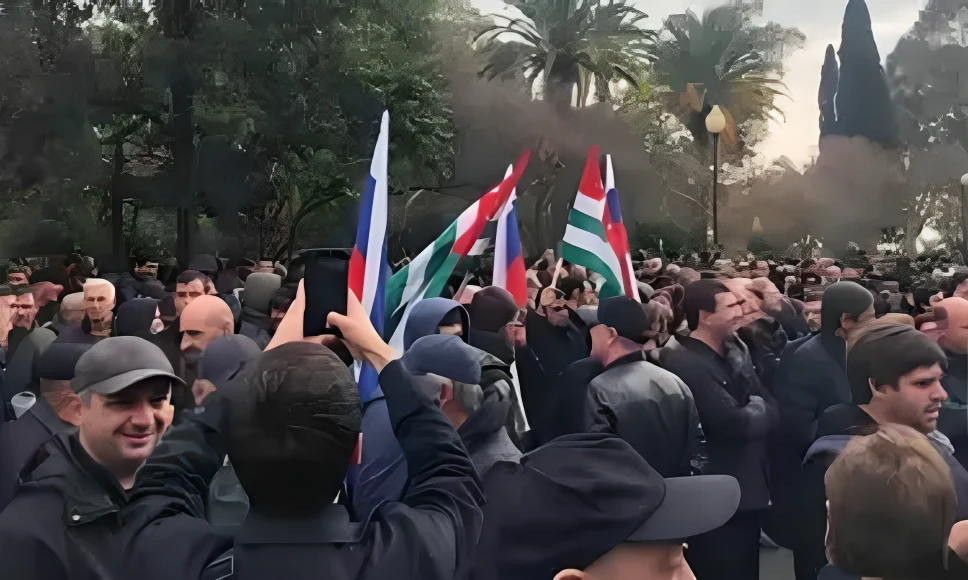 Protesters in Abkhazia Defy Orders to Vacate Parliament Building