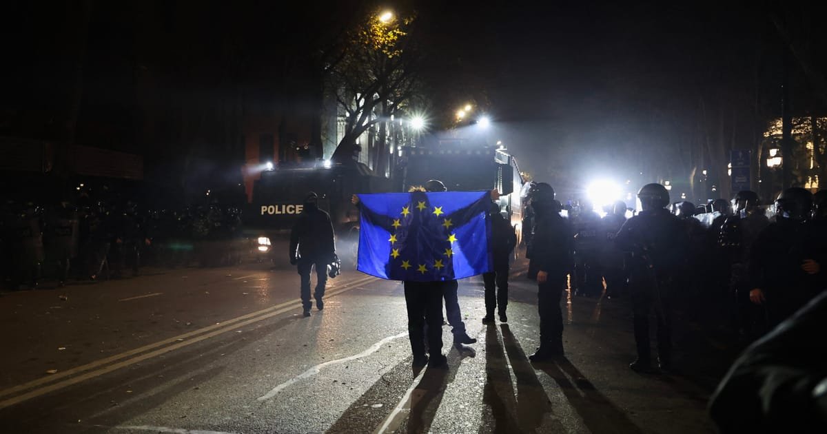 Protests in Georgia Intensify as Demonstrators Clash with Police Following Suspension of EU Talks