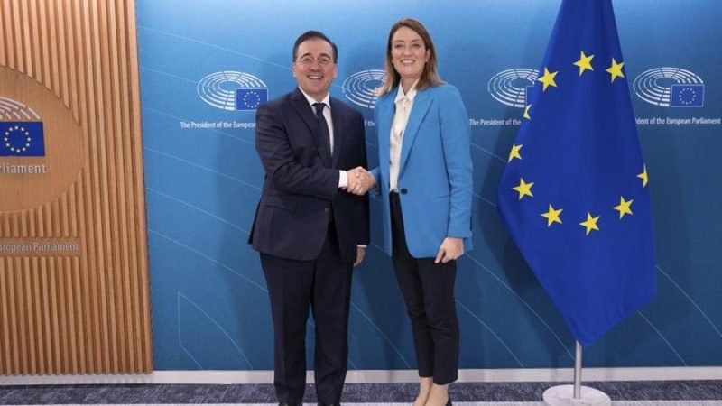Albares Affirms to Metsola that Co-official Languages Represent a Key Aspect of Spanish National Identity