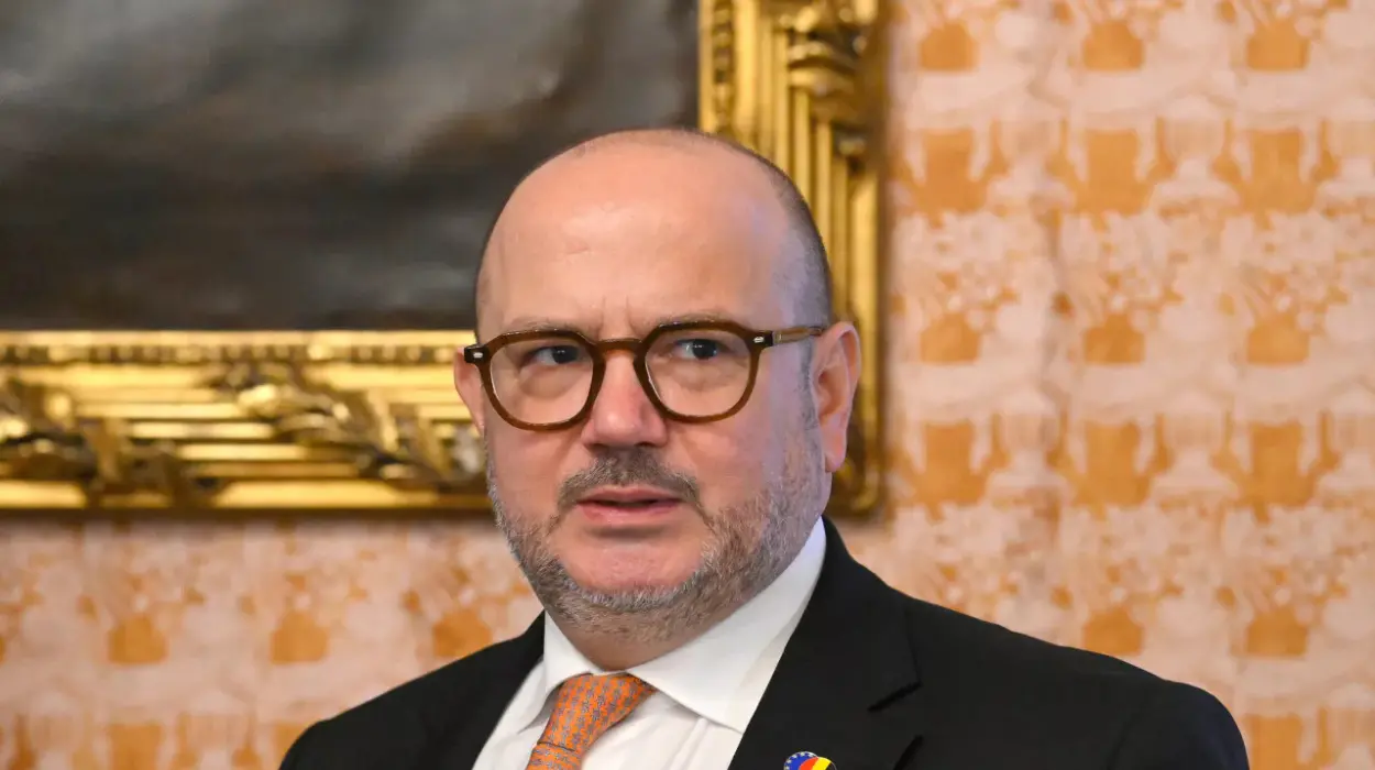 Belgian Foreign Minister Urges Formation of Brussels Government