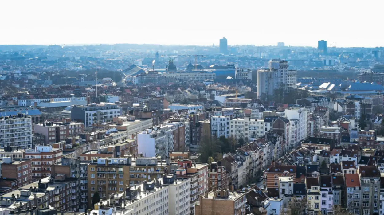 Brussels’ Economy Declines by 0.5% Despite High Productivity and Increasing Housing Costs