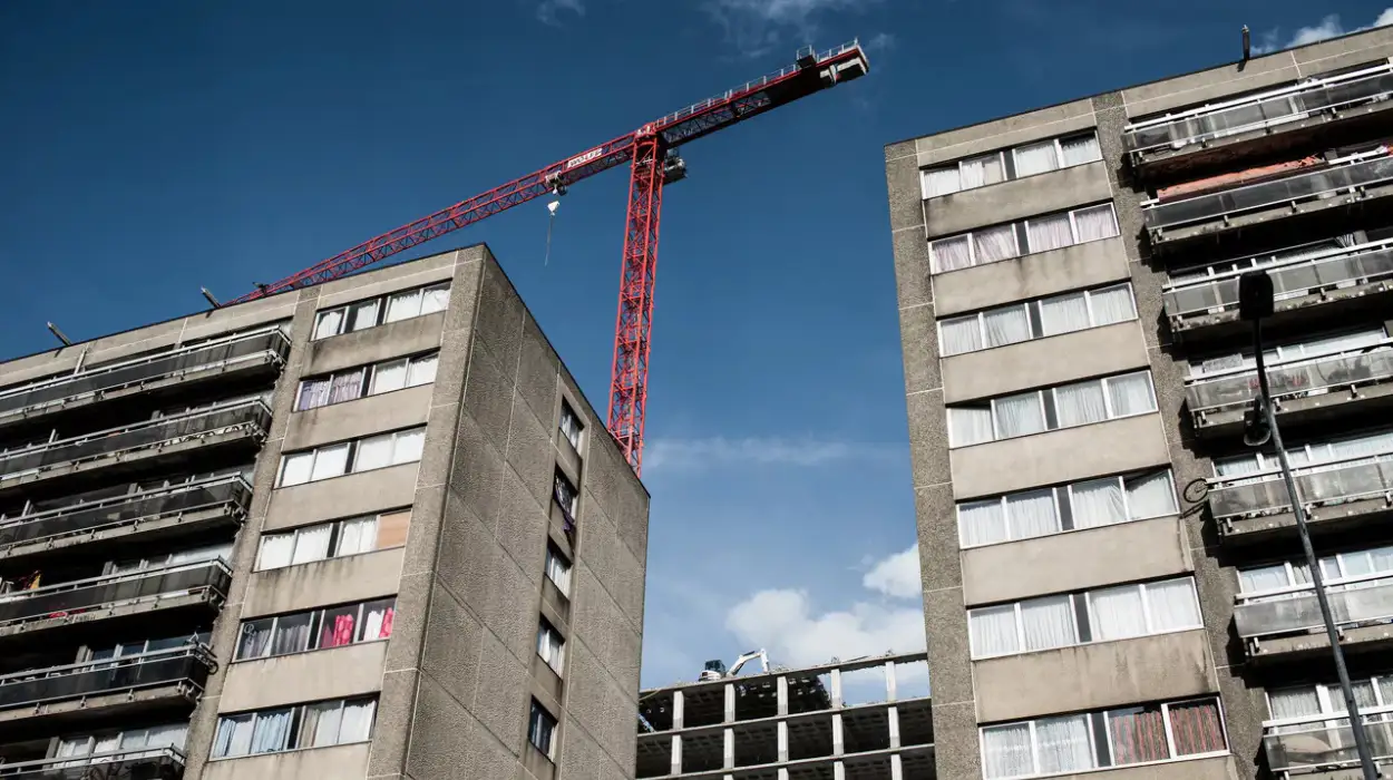 Brussels Housing Crisis: 602,000 Homes for 575,000 Families, Yet Rents Keep Rising