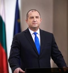 Bulgarian President Urges Diplomacy in Addressing the War in Ukraine