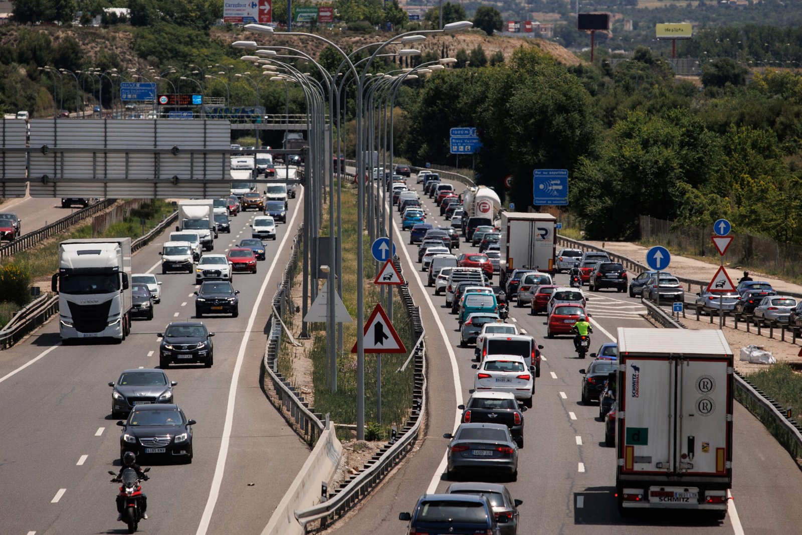 Car Manufacturers: Electric Vehicle Sales Must Surge by Up to 80% to Meet Emission Targets