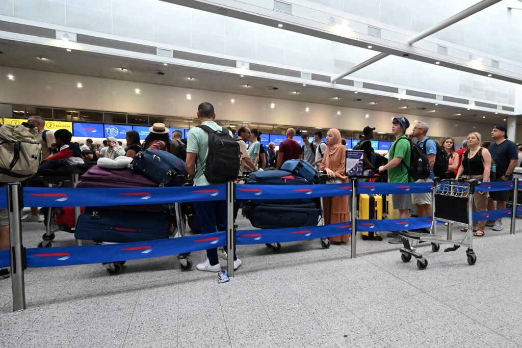 Chinese Airlines Gain Advantage as European Carriers Face Setbacks Flying Over Russia