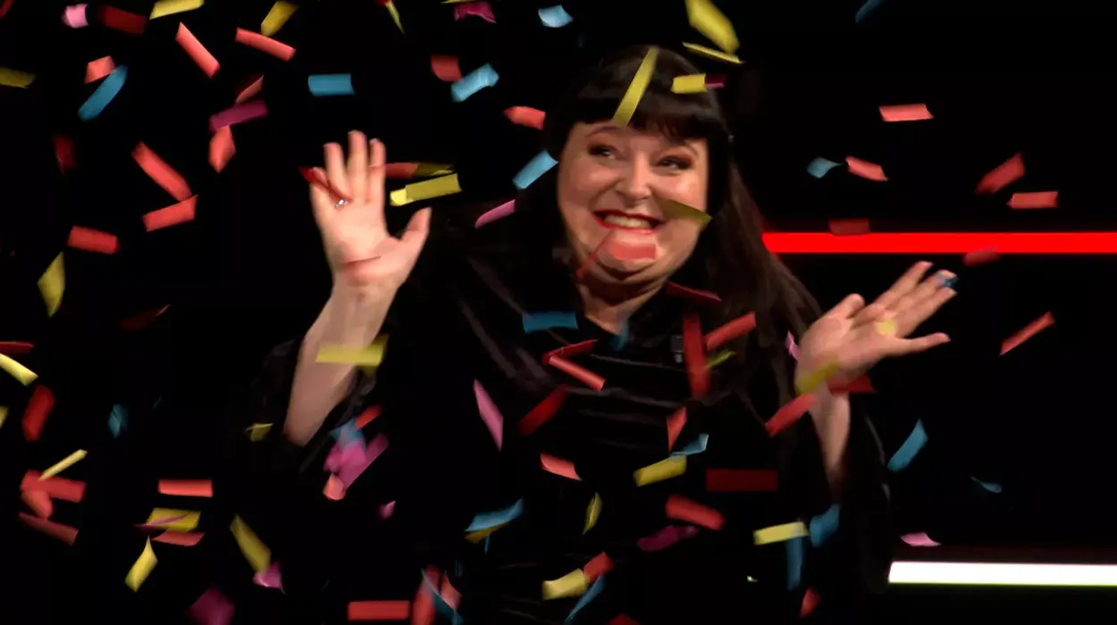 “Daphne Agten Marks 19 Episodes on De Slimste Mens ter Wereld and Wins Holy Rosita Award”