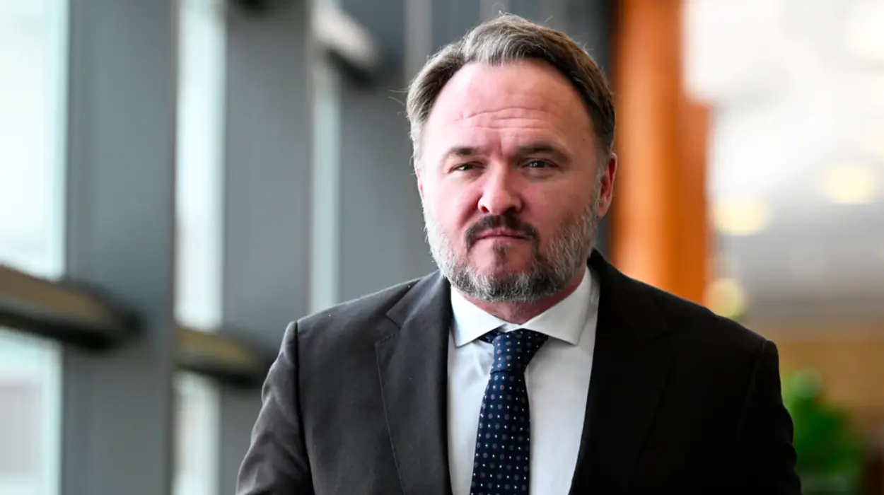 EU Energy Chief Commits to Plan for Reducing Dependence on Russian Energy