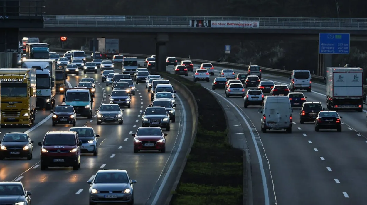 EU Stands Firm on Car CO2 Rules Amid Industry Push for Easing