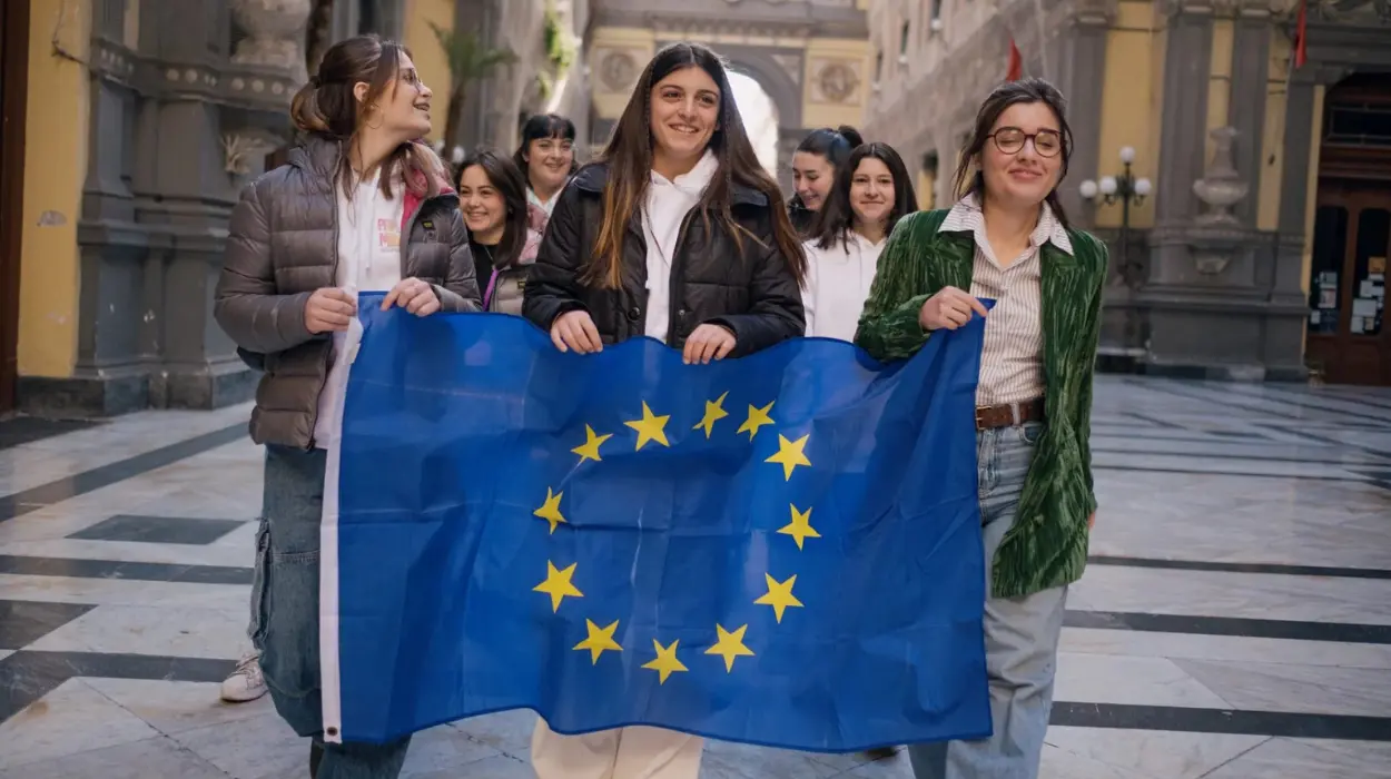 Eurobarometer Survey Shows 79% Support for the Euro