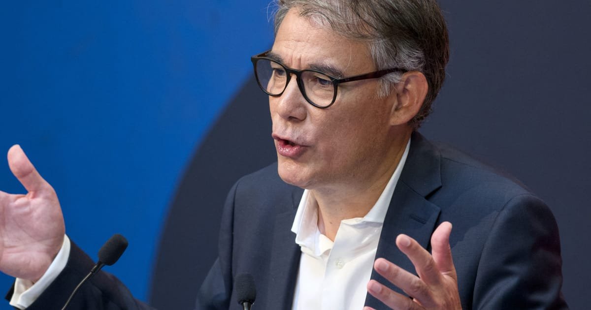 French Socialist Leader Reaches Out to Macron as Government Formation Talks Begin