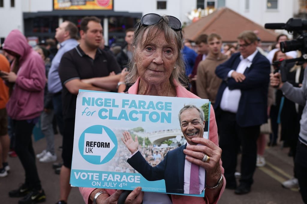 How Nigel Farage’s Road to Power Winds Through a Rainy Seaside Town