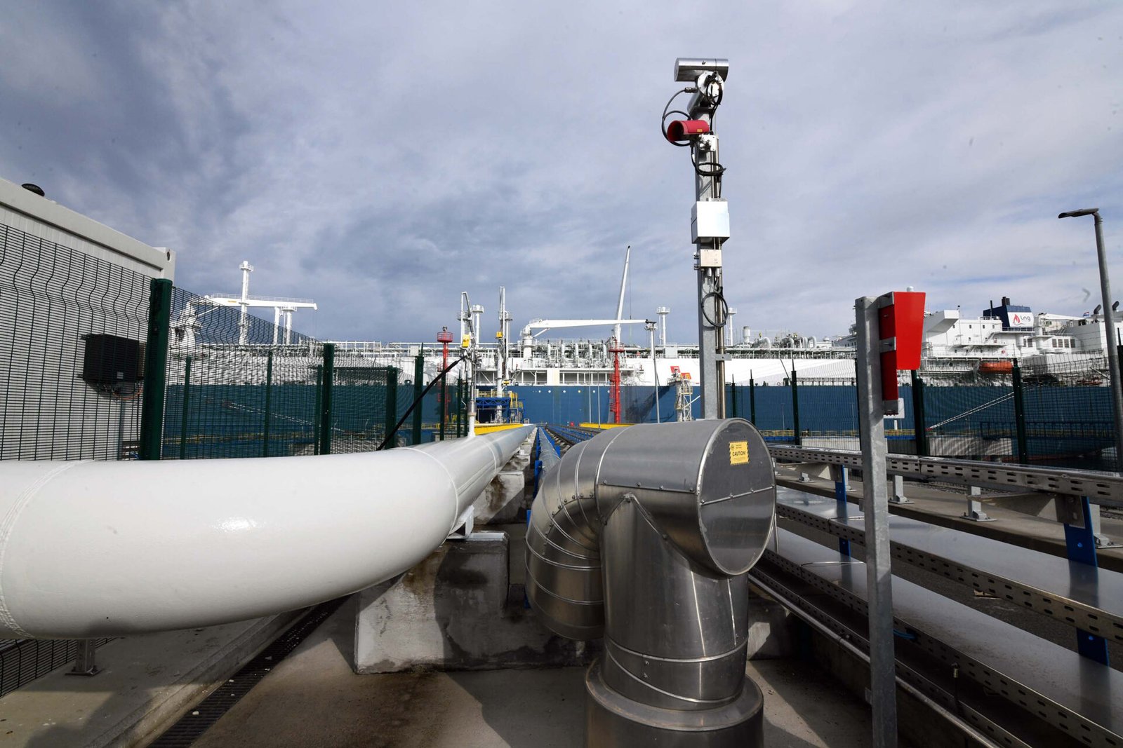 Qatar Warns of Potential Gas Supply Cessation to the EU