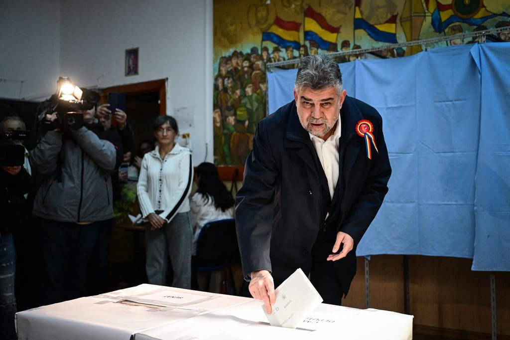 Romanian Pro-EU Parties Join Forces to Oppose Far-Right Candidate Georgescu