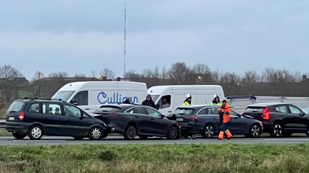 Two Accidents in Torhout Trigger Heavy Traffic and Leave One Injured