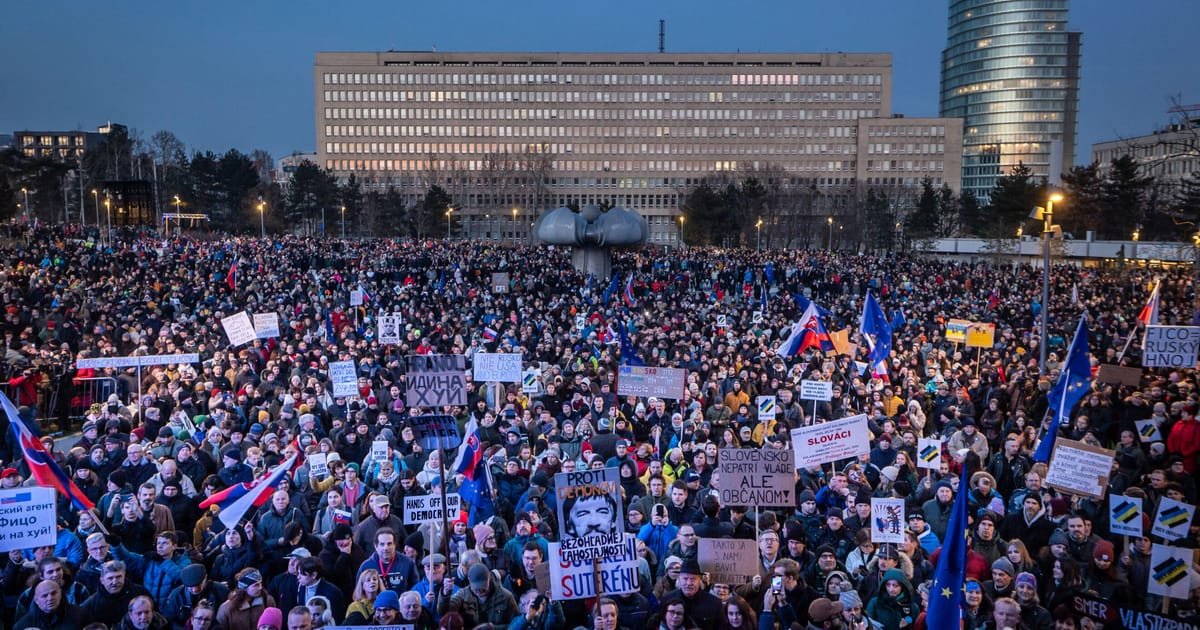 100,000 Protest in Slovakia Against Pro-Putin Shift by Fico Government