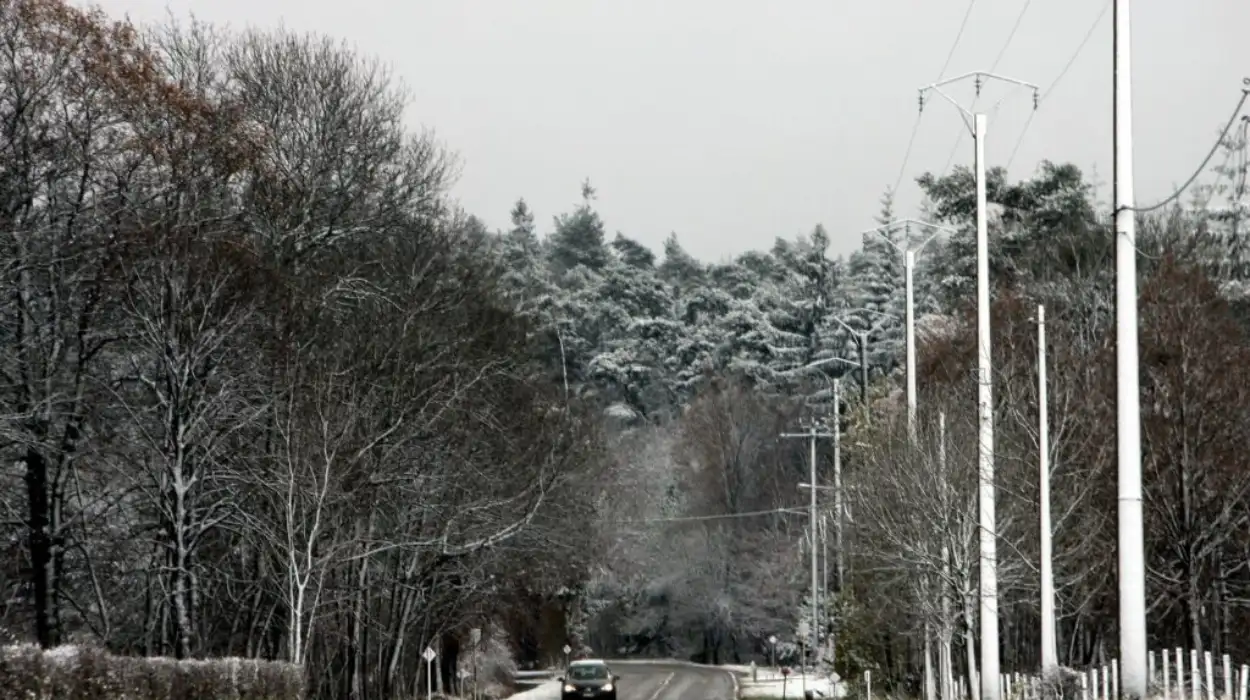 “Code Yellow Alert: Slippery Roads Expected as Snow Hits Belgium”
