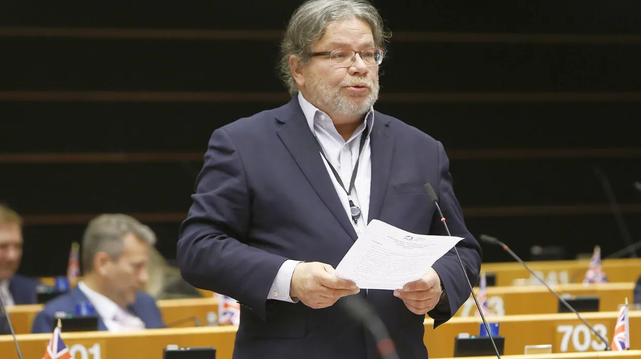 Czech MEP Alexandr Vondra Criticizes Green Deal for Impacting EU Industry