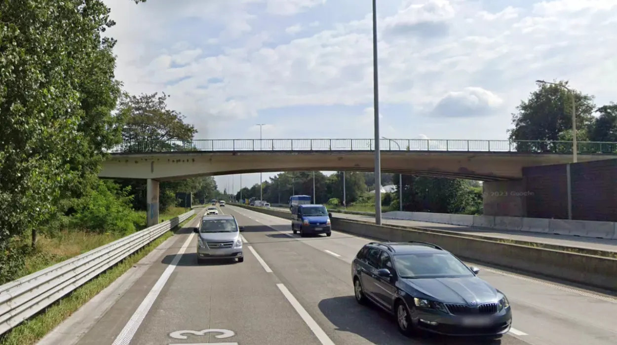 E313 Highway Shut Down Due to Fallen Bridge Debris in Beringen