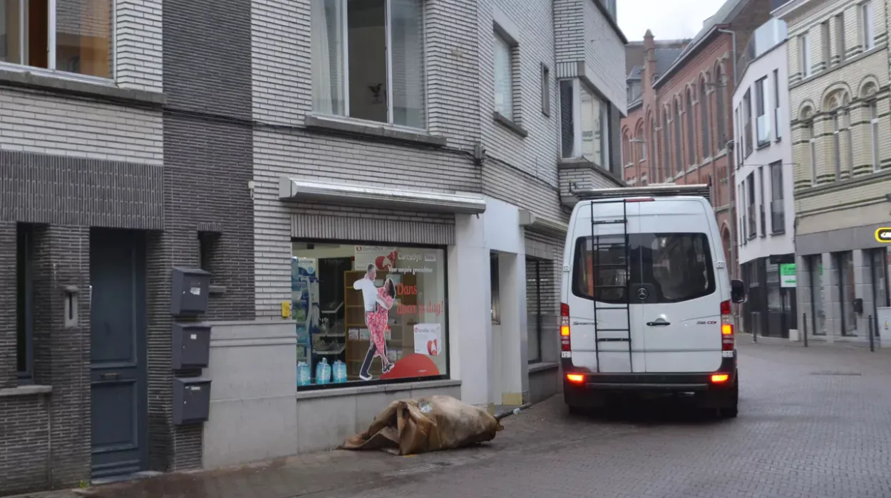 Gas Cylinder Explosion in Zottegem: Man Seriously Burned and Hospitalized in Burns Center