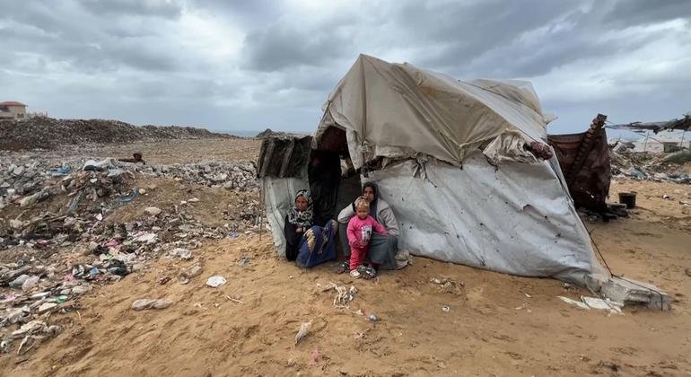 Gaza: Hospitals Shut, Aid Blocked, Civilians Stranded
