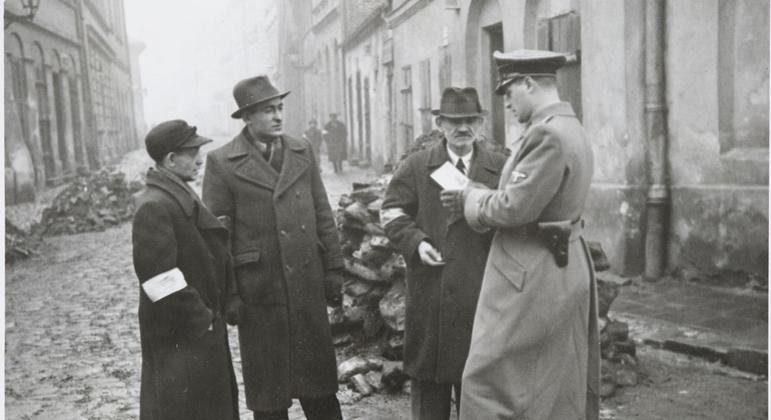 Saviors and Deceivers: The Untold Story of American Aid Workers Who Helped Jewish Refugees Flee the Holocaust