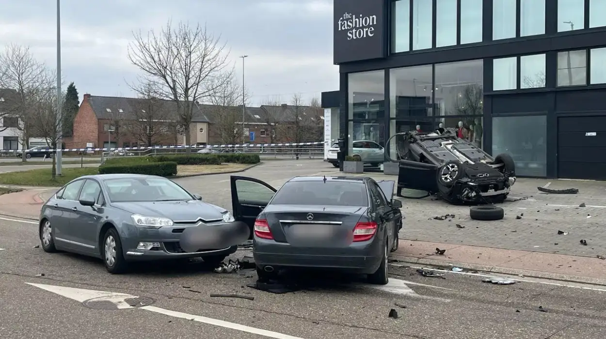 Car Chase on Sint-Truidersteenweg, Hasselt Ends in Three-Vehicle Crash, One Injured