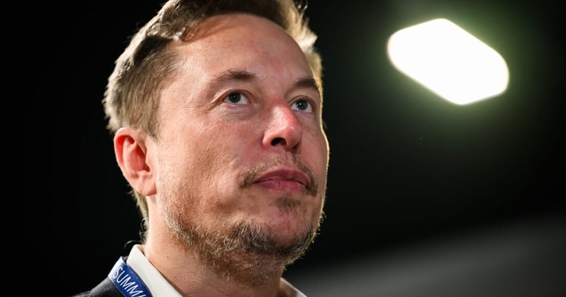 Elon Musk annonce qu’il ne participera pas au Sommet sur l’IA à Paris.