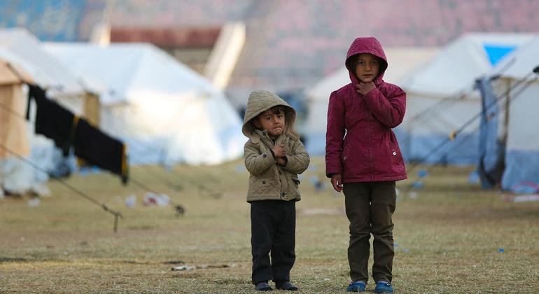 Syria: Thousands of Displaced Return Home, but Many Refugees Remain Cautious