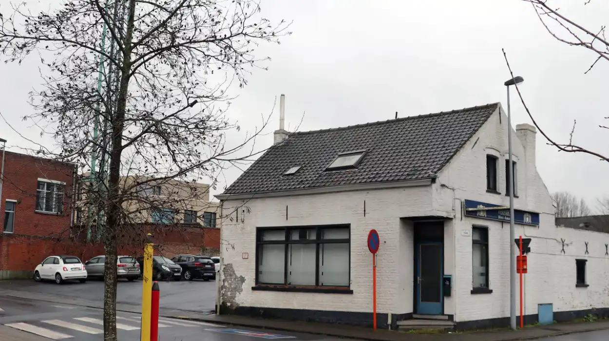 Zwevegem Replaces Protected Monuments with Café and Parking