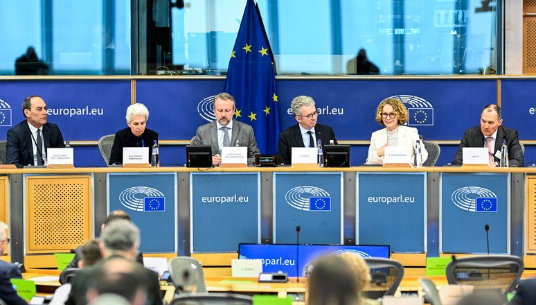 Å ekerinska: The EU Should Involve Non-Member Allies in Defense Initiatives