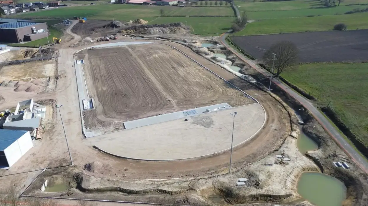 Bree Develops De Weeg: Sports Facilities, Pool, and Tower on Hospital Site