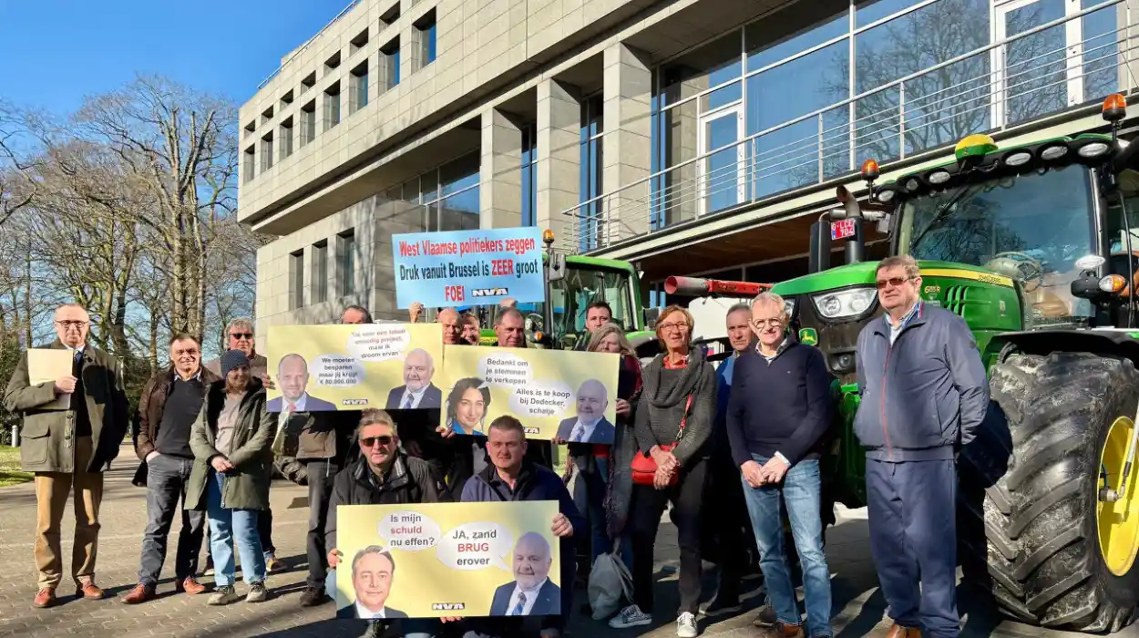 Demonstration at Provincial House Against Middelkerke Road Project