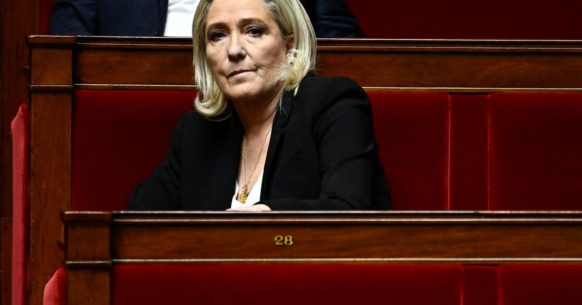 Le Pen Rejects Sharing France’s Nuclear Umbrella