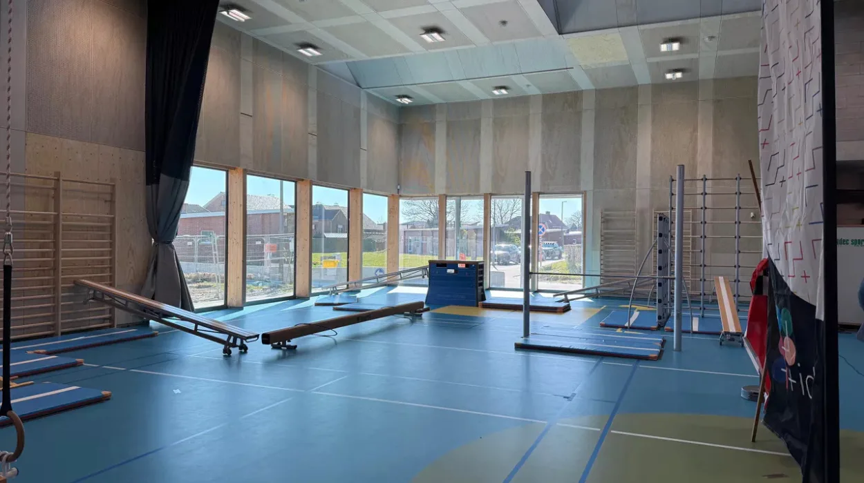 Sint-Amands Broad School Opens: Athletes Welcome After Hours