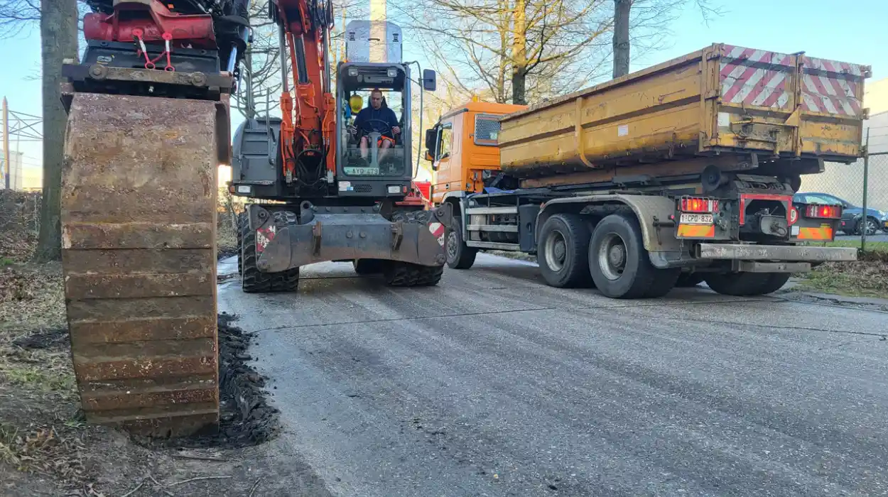 Truck Spills 1,000 Liters of Diesel in Turnhout Due to Poor Road Conditions
