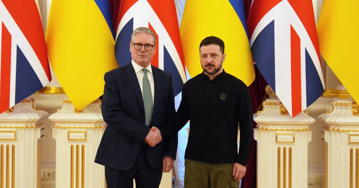 UK’s Starmer Embraces Zelenskyy Following Ukraine Leader’s Oval Office Meeting