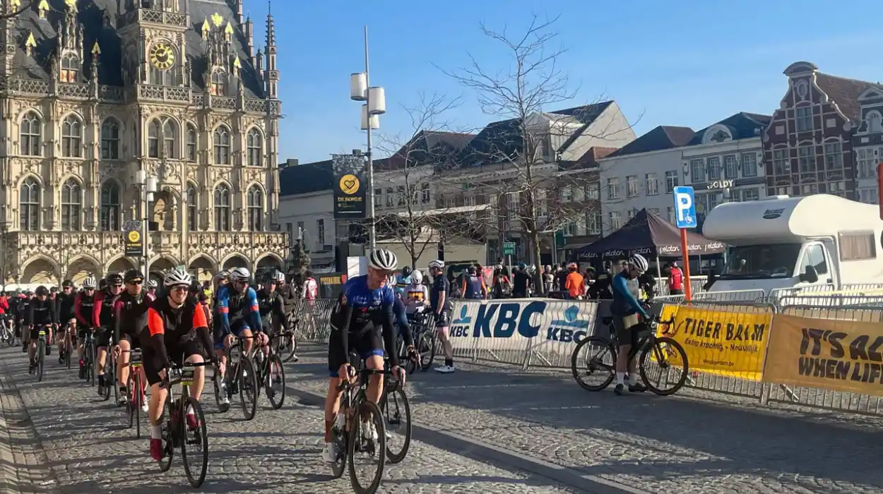 12,500 Cyclists Take Part in Flanders Finest from Bruges to Oudenaarde
