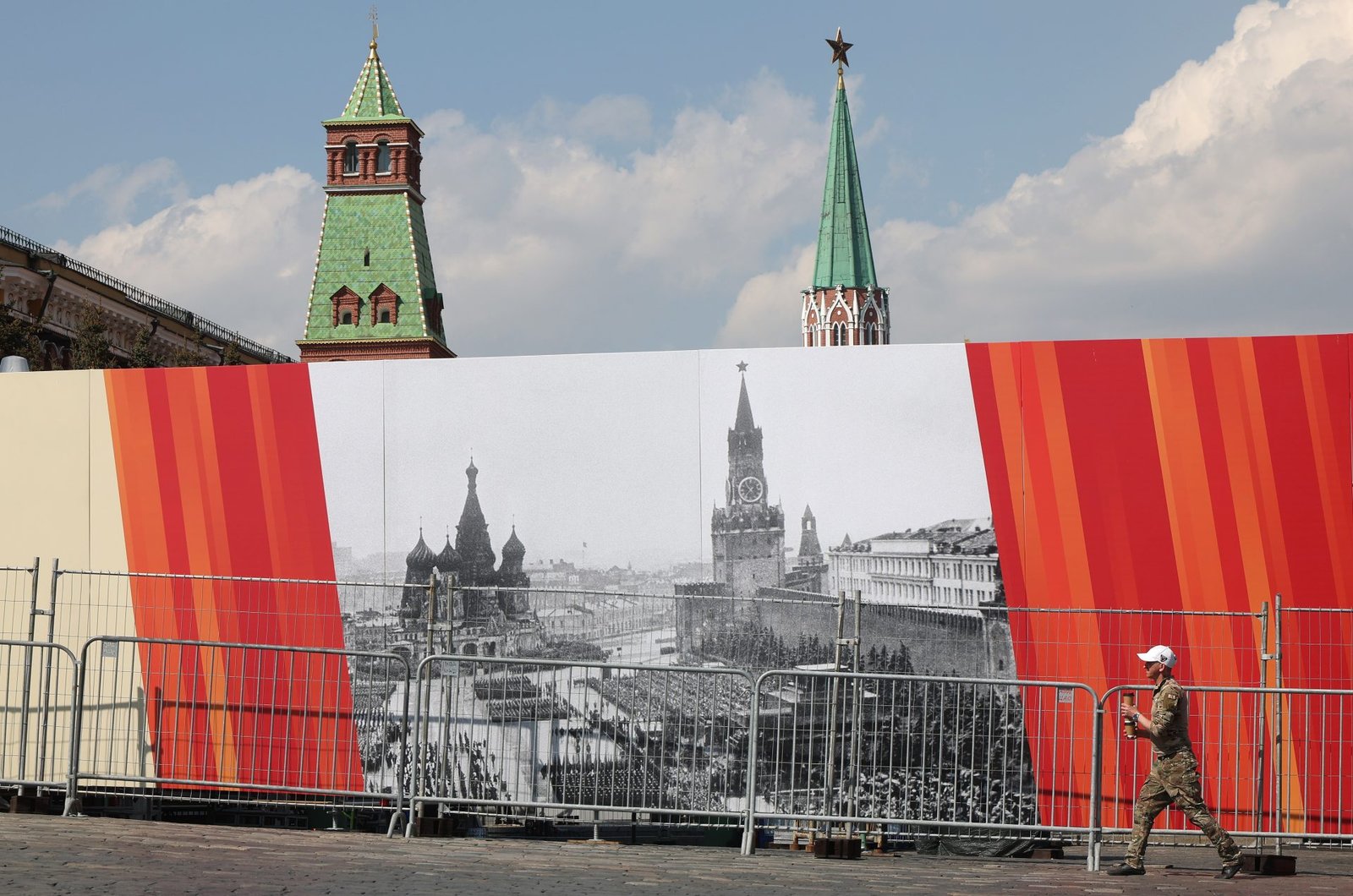EK Cautions That Moscow Celebration Serves as Russian Propaganda