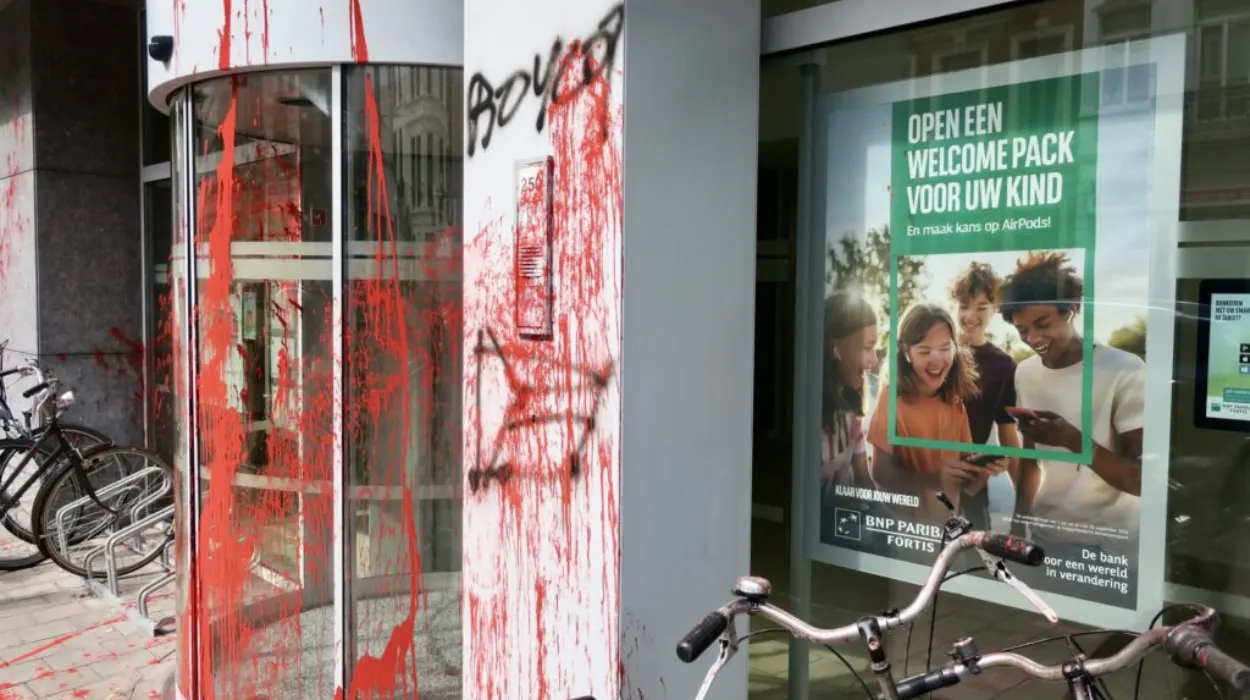 Extinction Rebellion Demonstrates in Ghent Against BNP Paribas’ Fossil Fuel Investments