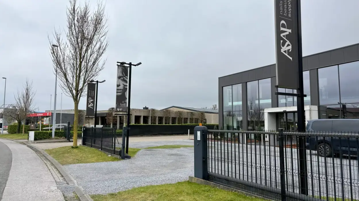 Fire in Bruges Disrupts ASAP Nails & Beauty Operations, Sparks Business Regulation Dispute