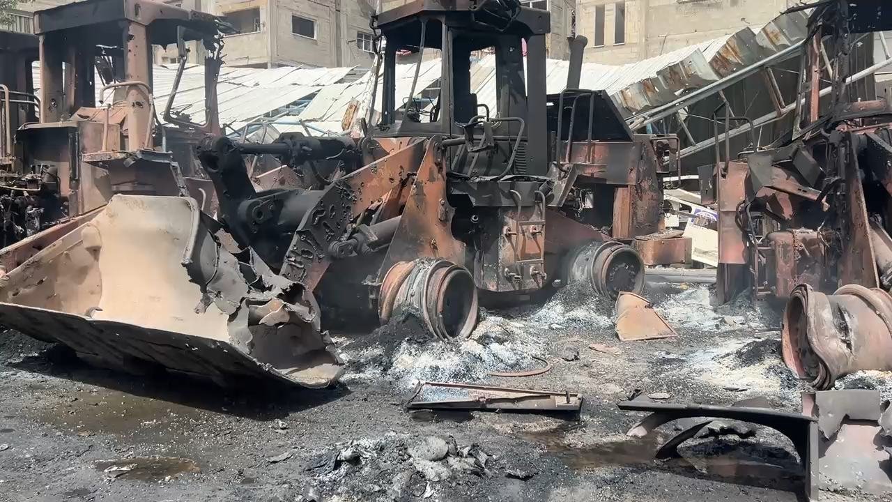 Gaza: Vital Equipment Destroyed, Halting Search for Thousands Trapped Under Rubble