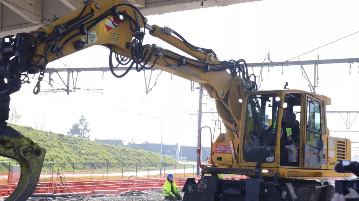 Infrabel Invests €33.5 Million to Upgrade Denderleeuw Railway Tracks