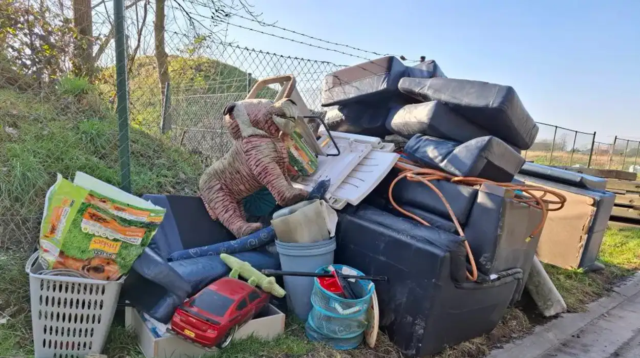 Londerzeel Cracks Down on Illegal Dumping with Fines Up to €500