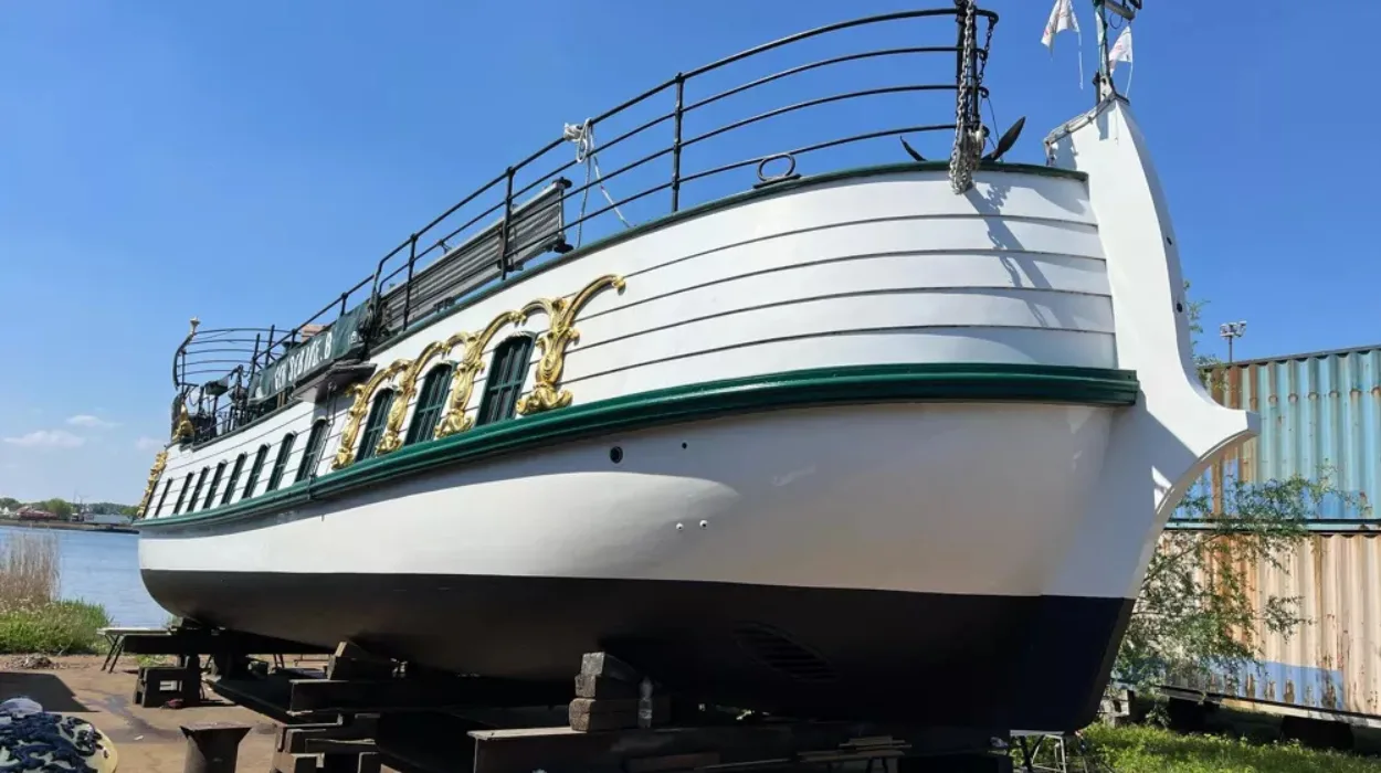 Restored Ghent Barge Sails from Zelzate to Ghent Tomorrow
