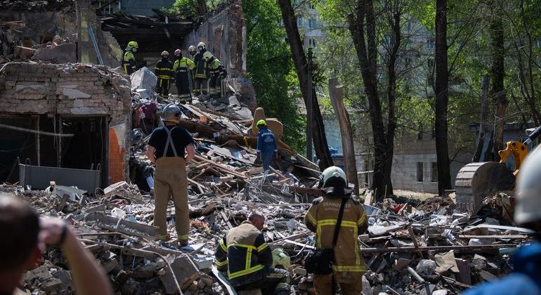 Sure! Here’s a rewritten version of the heading:
Russia's Relentless Attacks Force Civilians to Flee Frontline Areas in Ukraine
Would you like a few more variations?