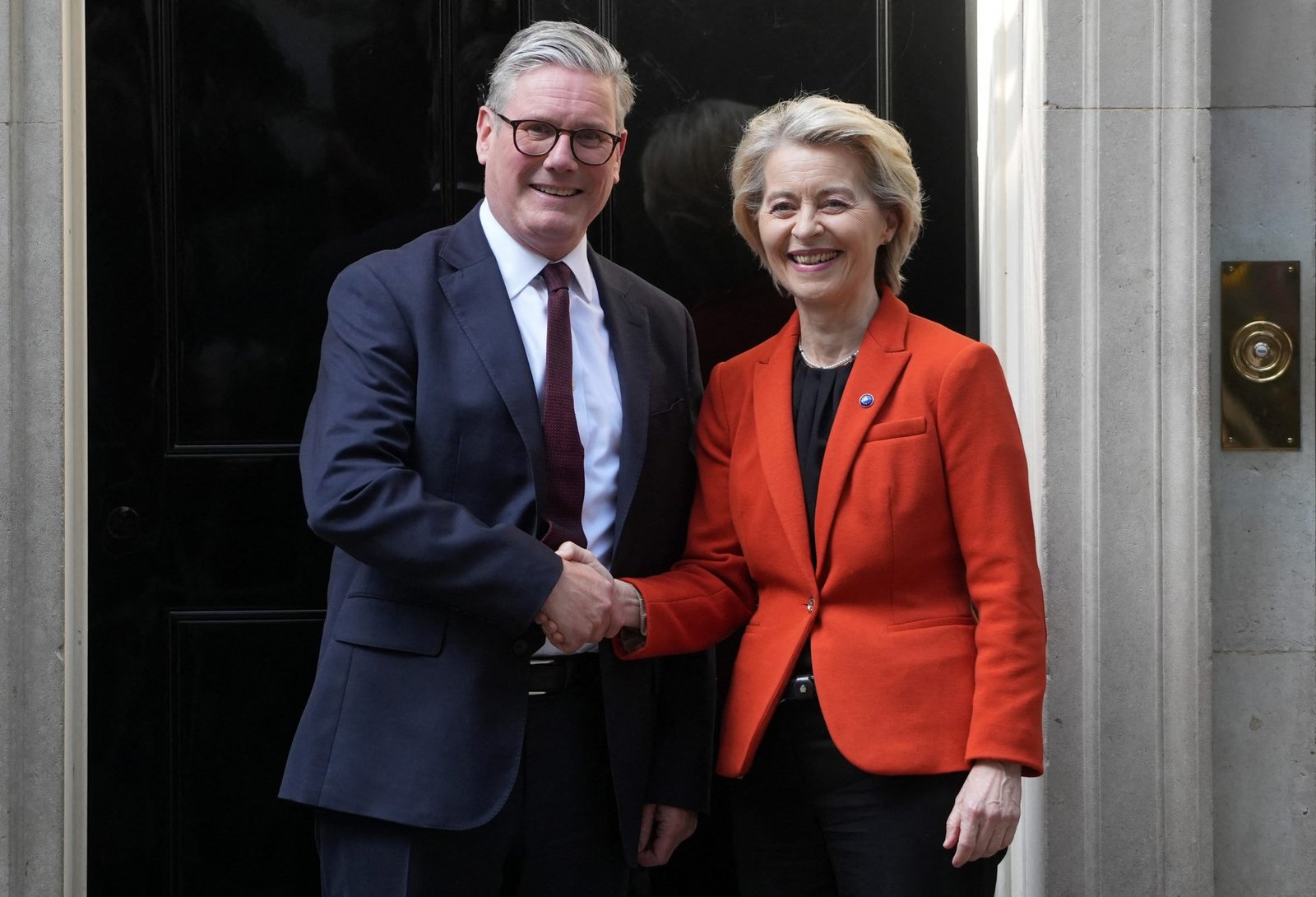 Talks between Starmer and von der Leyen on establishing a defense partnership